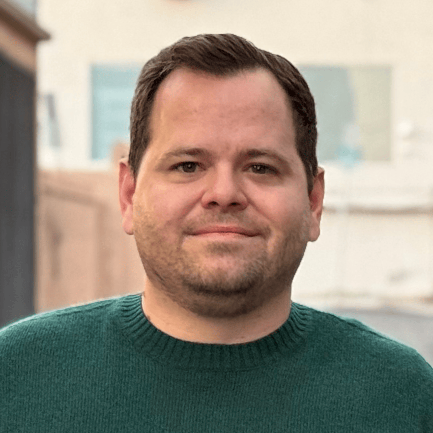 ROBERT MacCLOY headshot